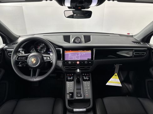 Certified 2025 Porsche Macan image 17