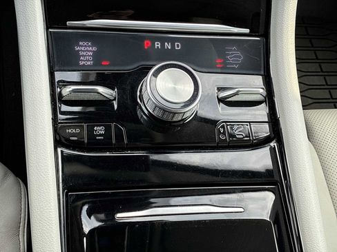 Used 2021 Jeep Grand Cherokee L Overland w/ Luxury Tech Group IV AWD/4WD image 21