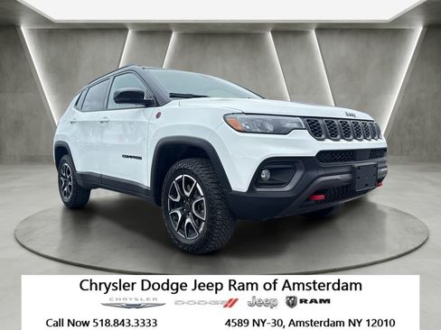 Used 2025 Jeep Compass Trailhawk AWD/4WD image 1