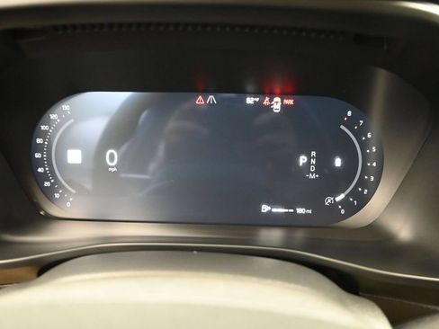Used 2025 Volvo XC40 B5 Ultra AWD/4WD image 11