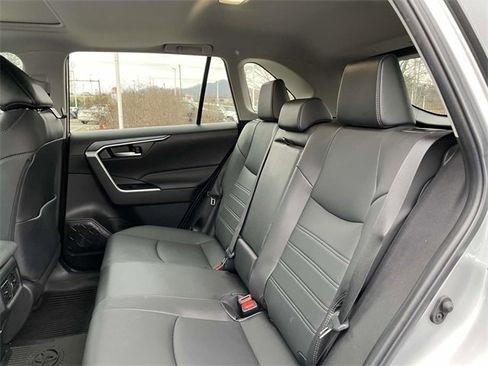 Used 2023 Toyota RAV4 XLE Premium image 17
