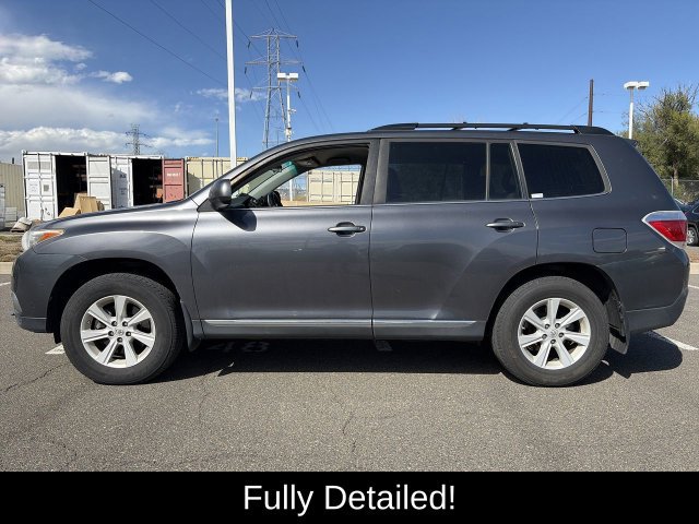 Used 2013 Toyota Highlander Plus w/ Protection Pkg AWD/4WD image 3