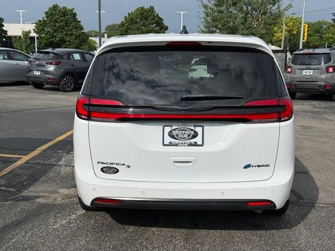Used 2024 Chrysler Pacifica Limited FWD image 4