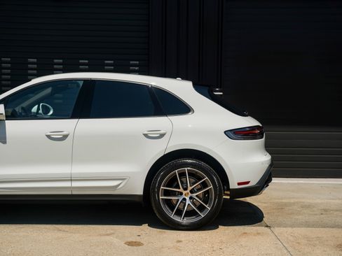 New 2026 Porsche Macan image 12