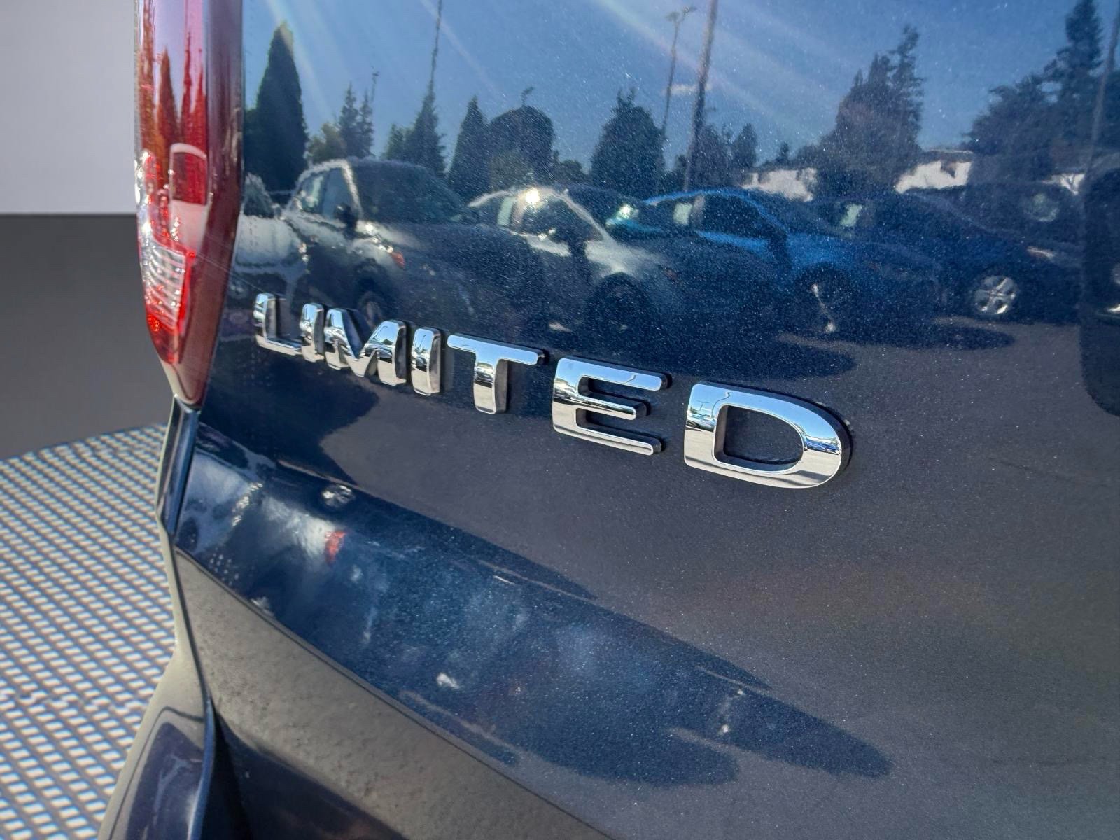 Used 2017 Ford Explorer Limited w/ Equipment Group 303A AWD/4WD image 6