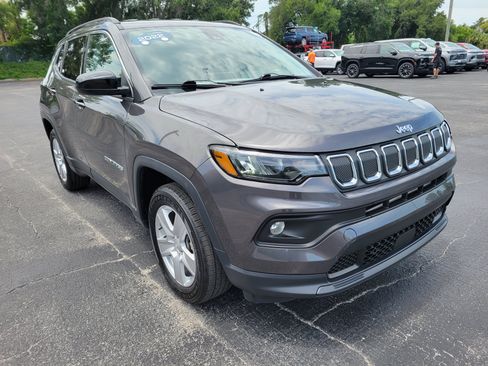 Used 2022 Jeep Compass Latitude w/ Convenience Group AWD/4WD image 3