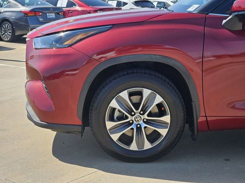 Used 2023 Toyota Highlander XLE FWD image 13