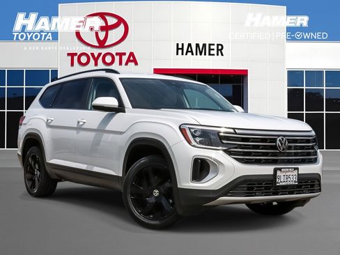 Used 2024 Volkswagen Atlas SE w/ Black Wheel Package image 1