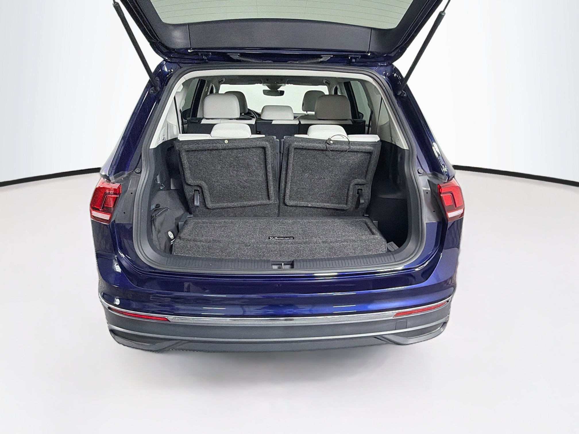 Used 2023 Volkswagen Tiguan SE FWD image 31