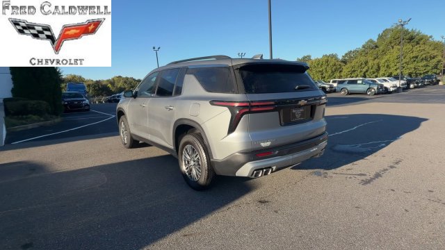 Used 2026 Chevrolet Traverse LT FWD image 9