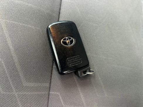 Used 2016 Toyota Tacoma TRD Sport w/ Towing Package image 33