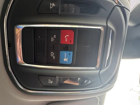 Used 2023 Jeep Grand Cherokee Laredo RWD image 32