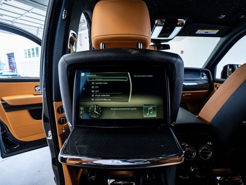 Used 2022 Rolls-Royce Cullinan Black Badge image 56