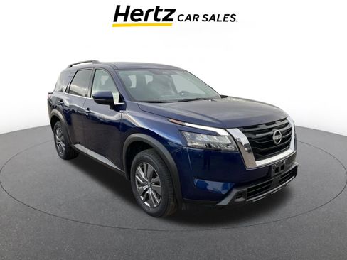 Used 2025 Nissan Pathfinder SV image 1