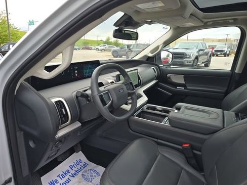 Used 2025 Ford Expedition Max Active AWD/4WD image 9