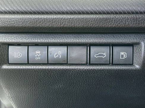 Used 2025 Toyota Camry SE FWD image 17