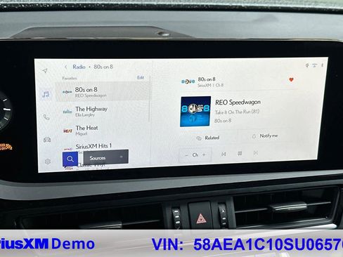 Used 2025 Lexus ES 300h w/ Accessory Package (Z2) FWD image 33