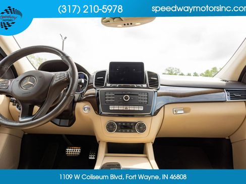 Used 2019 Mercedes-Benz GLE 400 4MATIC image 32