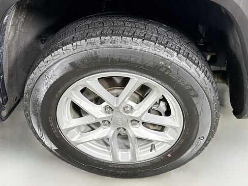 Used 2022 Jeep Grand Cherokee L Laredo w/ Luxury Tech Group I image 33