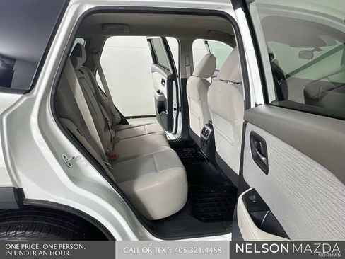 Used 2022 Nissan Rogue SV FWD image 15