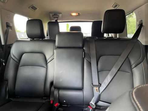 Used 2026 Nissan Pathfinder SL FWD image 39