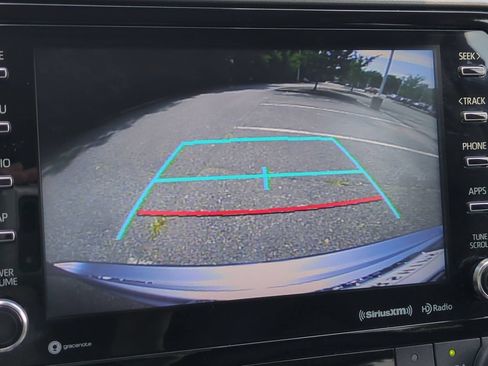 Used 2022 Toyota Highlander XLE FWD image 21