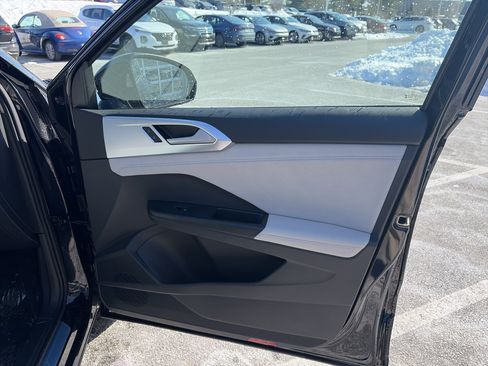 New 2026 Volkswagen Taos SE image 20