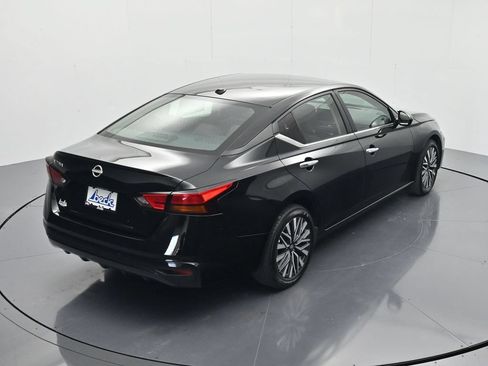 Used 2025 Nissan Altima 2.5 SV FWD image 32
