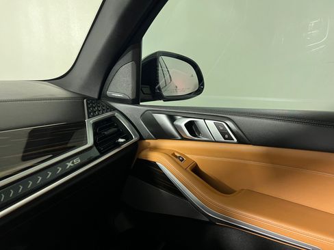 Used 2025 BMW X5 sDrive40i w/ M Sport Package image 31