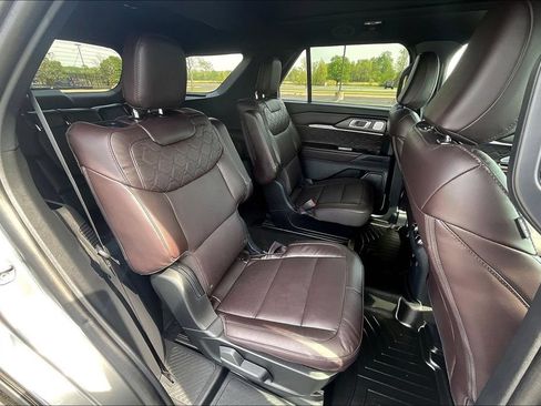 Used 2025 Ford Explorer Platinum w/ Ultimate Package RWD image 17