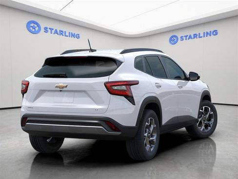 Used 2024 Chevrolet Trax LT w/ Driver Confidence Package image 4