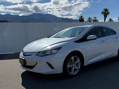 Used 2018 Chevrolet Volt LT FWD image 1