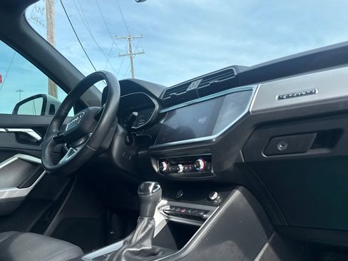 Used 2020 Audi Q3 2.0T Premium w/ Convenience Package AWD/4WD image 24