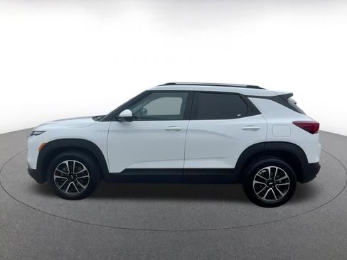 Used 2025 Chevrolet TrailBlazer LT image 9