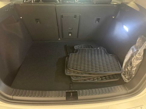 Certified 2024 Volkswagen Taos SE w/ Panoramic Sunroof Package AWD/4WD image 24