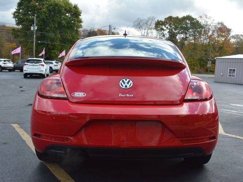 Used 2019 Volkswagen Beetle S image 4