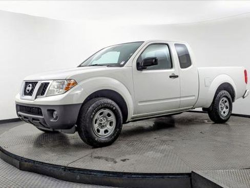 Used 2019 Nissan Frontier S image 2