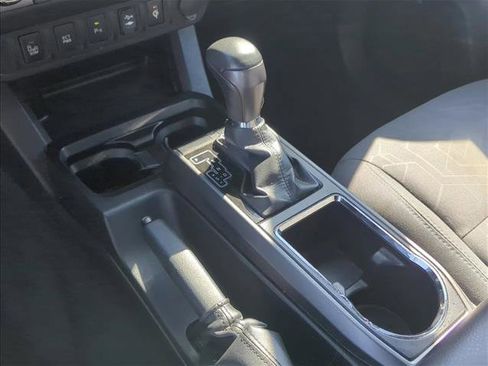 Used 2017 Toyota Tacoma TRD Off-Road image 13