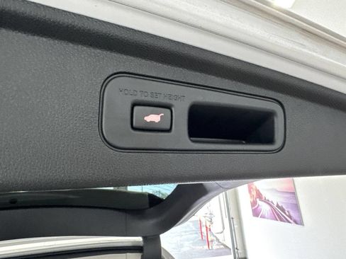 Used 2025 Honda Odyssey Elite image 13