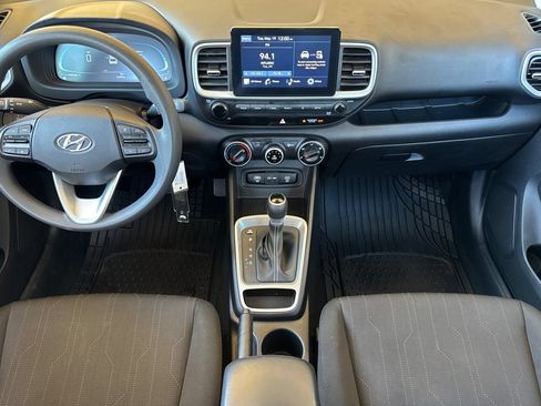 Used 2024 Hyundai Venue SE FWD image 14