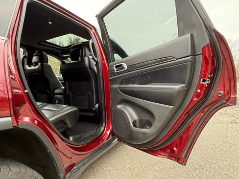 Used 2021 Jeep Grand Cherokee Limited image 27