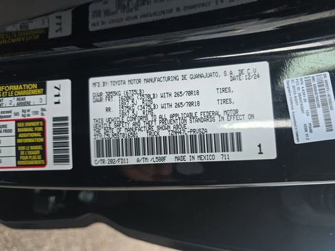 Certified 2025 Toyota Tacoma TRD Off-Road image 35