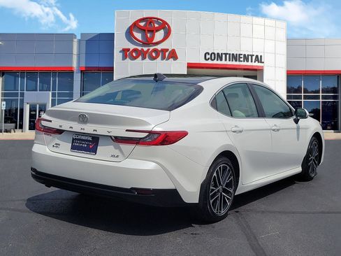 Used 2026 Toyota Camry XLE AWD/4WD image 5