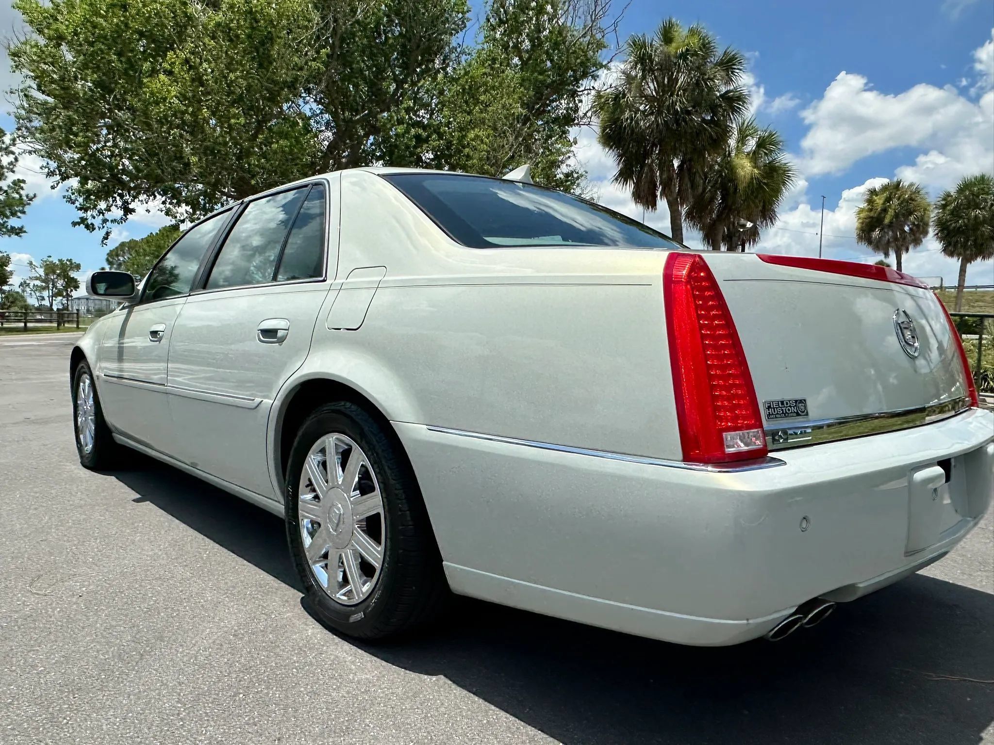 Used 2010 Cadillac DTS Luxury FWD image 8