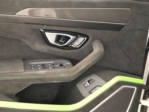 Used 2023 Lamborghini Urus Performante AWD/4WD image 22