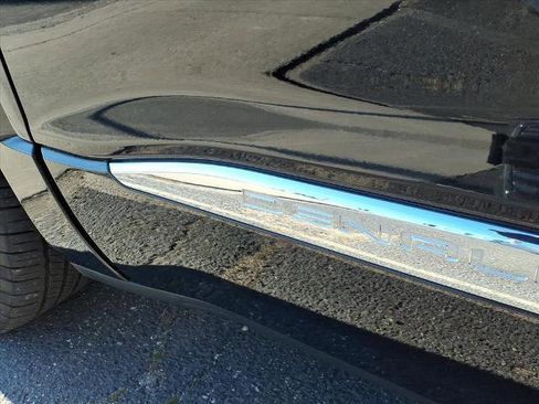 Certified 2023 GMC Acadia Denali w/ Denali Technology Package image 8