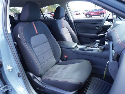 Certified 2025 Nissan Sentra SR FWD image 12