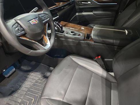 Used 2022 Cadillac Escalade Luxury AWD/4WD image 17