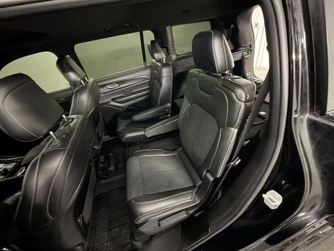 Used 2025 Jeep Grand Cherokee L Altitude AWD/4WD image 24