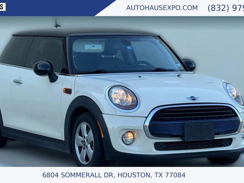 Used 2018 MINI Cooper 2-Door Hardtop image 1